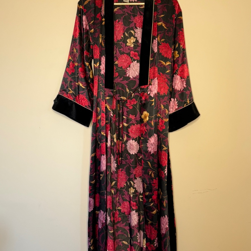 Jones New York Floral Satin Robe - Black and Red - Picture 6 of 7